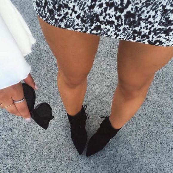 KOOKAI Wynona Textured Animal Print Black White High Waisted Mini Skirt - Picture 2 of 15